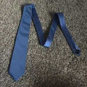 Michael Kors Blue Diamond Neck Tie 100% Silk Men’s